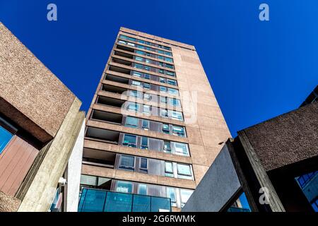 William Blake House 1960, edificio a torre residenziale, che si trova presso il luogo di nascita di William Blake, 8 Marshall Street, Soho, Londra, Regno Unito Foto Stock