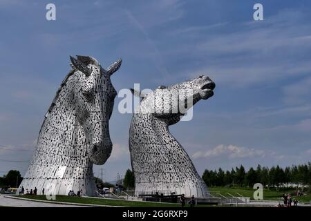 The Kelpies, sculture a cavallo dell'artista Andy Scott, accanto al canale Union, Falkirk, Scozia Foto Stock