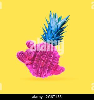 Collage d'arte contemporanea. Cactus pink con coda di ananas. Concetto di arte moderna, creatività, composizione. Foto Stock