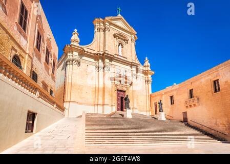 Gozo, Malta - Cattedrale cattolica romana dell'Assunzione nella Cittadella di Victoria. Popolare attrazione turistica e destinazione. Foto Stock