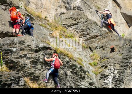 Scalatori su Via Ferrata Decin Repubblica Ceca arrampicata su roccia Foto Stock