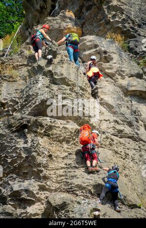 Arrampicatori su Via Ferrata Decin Repubblica Ceca Boemia Svizzera Pastori muro Foto Stock