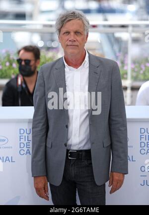 Cannes, Francia. 8 luglio 2021. Todd Haynes arriva a una fotocellula per il film "The Velvet Underground" durante il 74a edizione del Festival Internazionale del Cinema di Cannes, in Francia, giovedì 8 luglio 2021. Foto di David Silpa/UPI Credit: UPI/Alamy Live News Foto Stock