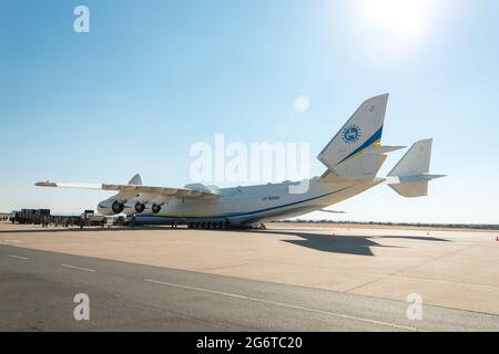 Antonov AN-225 Mriya in Namibia con donazioni dalla Germania, luglio 2021. L'aereo è atterrato all'aeroporto internazionale di Hosea Kutako Foto Stock