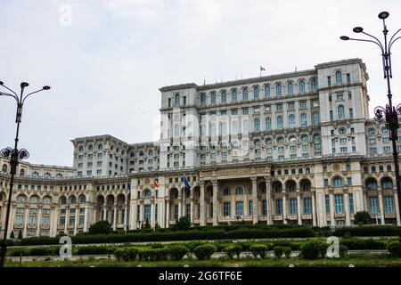 Palazzo del Parlamento di notte, Bucarest, Romania Foto Stock