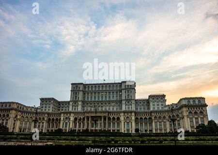 Palazzo del Parlamento di notte, Bucarest, Romania Foto Stock