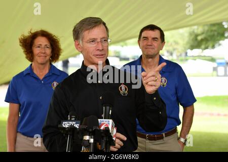 L'astronauta della NASA e l'attuale responsabile del programma Boeing, Chris Ferguson, parlano durante una celebrazione che celebra il decimo anniversario della missione spaziale finale, STS 135, presso il Centro visitatori del Kennedy Space Center giovedì 8 luglio 2021. Ferguson comandò Shuttle Atlantis durante il suo viaggio finale. Foto di Joe Marino/UPI Credit: UPI/Alamy Live News Foto Stock