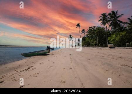 Isola tropicale di Boipeba nel nord-est del Brasile in Bahia. Foto Stock