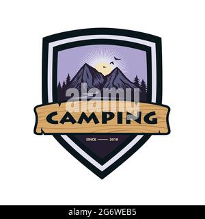 Logo per Mountain Adventure , Camping, Climbing Expedition. Logo ed etichette vettoriali vintage, illustrazione del modello di icone Illustrazione Vettoriale