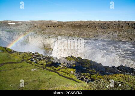 Arcobaleno sopra il canyon di Dettifoss Foto Stock