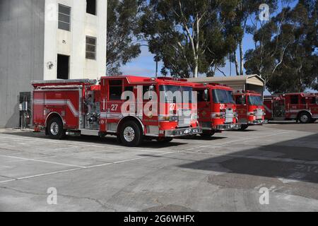 Tre apparecchi antincendio di San Diego in fila Foto Stock