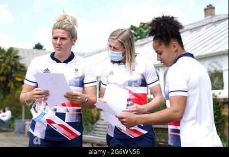 File photo datato 27-05-2021 di Millie Bright (a sinistra) del Team GB, Ellen White e Demi Stokes durante l'annuncio della squadra di calcio femminile del Team GB Tokyo 2020 ai Giardini Botanici di Birmingham. Data immagine: Giovedì 27 maggio 2021. Data di emissione: Venerdì 9 luglio 2021. Foto Stock