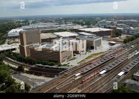 Colonia, Germania. 8 luglio 2021. Ufficio di Zurigo Versicherung, Motel uno e altri uffici di MesseCity Köln presso il centro espositivo. Credit: Horst Galuschka/dpa/Alamy Live News Foto Stock