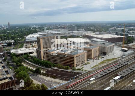 Colonia, Germania. 8 luglio 2021. Ufficio di Zurigo Versicherung, Motel uno e altri uffici di MesseCity Köln presso il centro espositivo. Credit: Horst Galuschka/dpa/Alamy Live News Foto Stock