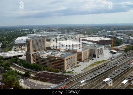 Colonia, Germania. 8 luglio 2021. Ufficio di Zurigo Versicherung, Motel uno e altri uffici di MesseCity Köln presso il centro espositivo. Credit: Horst Galuschka/dpa/Alamy Live News Foto Stock