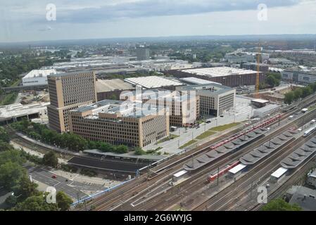 Colonia, Germania. 8 luglio 2021. Ufficio di Zurigo Versicherung, Motel uno e altri uffici di MesseCity Köln presso il centro espositivo. Credit: Horst Galuschka/dpa/Alamy Live News Foto Stock