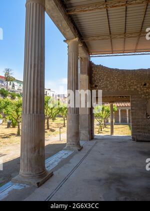 Colonne nel Viridarium (giardino ornamentale) - Oplontis detta Villa Poppea in Torre Annunziata - Napoli, Italia Foto Stock