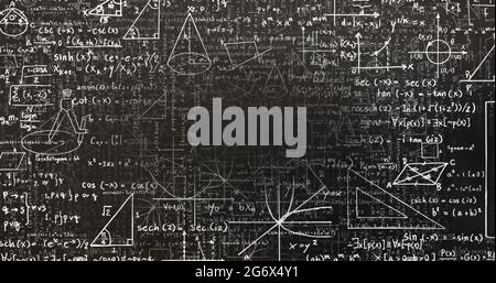 Immagine digitale di equazioni matematiche e diagrammi che si muovono su sfondo nero Foto Stock