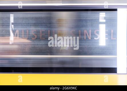 Berlino, Germania. 09 luglio 2021. Quando la stazione della metropolitana Museuminsel apre, la stazione è attraversata dalla linea 5 della metropolitana. Credit: Christophe Gateau/dpa/Alamy Live News Foto Stock