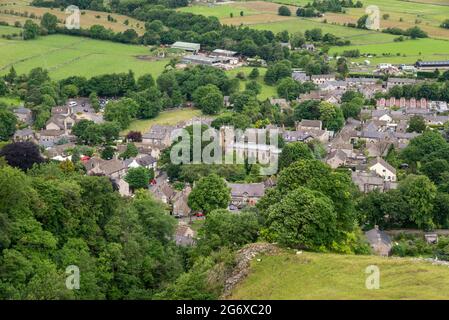 Il villaggio di Castleton nella Hope Valley, Peak District, Derbyshire, Inghilterra. Foto Stock