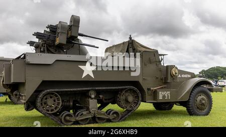 M3 mezzo-track armored personnel Carrier in esposizione statica al Shuttleworth Military Airshow il 4 luglio 2021 Foto Stock