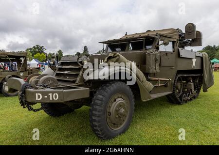 M3 mezzo-track armored personnel Carrier in esposizione statica al Shuttleworth Military Airshow il 4 luglio 2021 Foto Stock