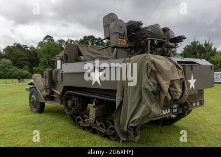 M3 mezzo-track armored personnel Carrier in esposizione statica al Shuttleworth Military Airshow il 4 luglio 2021 Foto Stock