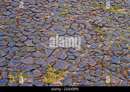 Tipiche pietre antiche di pavimentazione nella città storica di Sao Joao del Rei, Minas Gerais, Brasile Foto Stock