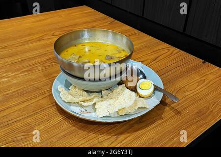 Agnello curry, Gulai Kambing, cibo tradizionale Indonesia, Giacarta Foto Stock