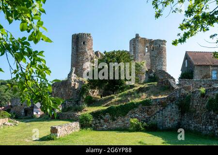 Herisson ha designato la Petite Cité de Caractère. Vista sul castello dei Ducs de Bourbon . Allier. Auvergne Rodano Alpi. Francia Foto Stock