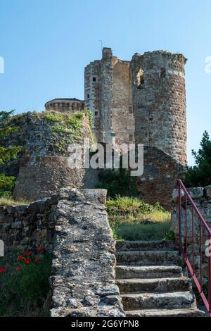 Herisson ha designato la Petite Cité de Caractère. Vista sul castello dei Ducs de Bourbon . Allier. Auvergne Rodano Alpi. Francia Foto Stock