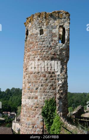 Herisson designato “Petite Cité de Caractère”, vista delle torri della fortezza dei Ducs de Bourbon, Allier, Auvergne-Rodano-Alpi, Francia Foto Stock