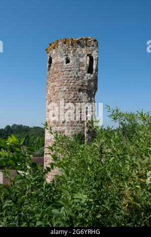 Herisson designato “Petite Cité de Caractère”, vista delle torri della fortezza dei Ducs de Bourbon, Allier, Auvergne-Rodano-Alpi, Francia Foto Stock
