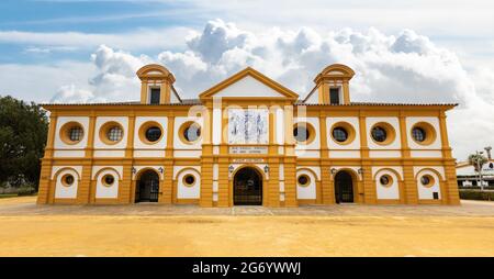 Jerez de la Frontera, Cádiz, Spagna - 17 giugno 2021: Sala di equitazione della Scuola reale Andalusa di Arte Equestre Fondazione, dove la mostra come Foto Stock