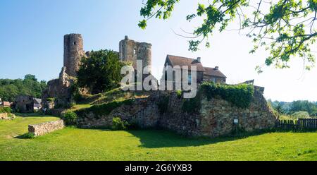 Herisson ha designato la Petite Cité de Caractère. Vista sul castello dei Ducs de Bourbon . Allier. Auvergne Rodano Alpi. Francia Foto Stock