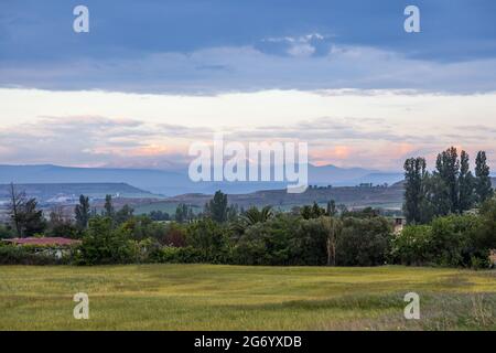 Paesaggio, lungo il Camino a Santiago de Compostela a Viana, Navarra Spagna Foto Stock