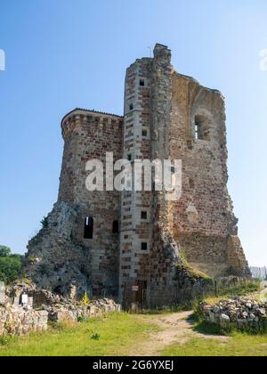 Herisson ha designato la Petite Cité de Caractère. Vista sul castello dei Ducs de Bourbon . Allier. Auvergne Rodano Alpi. Francia Foto Stock