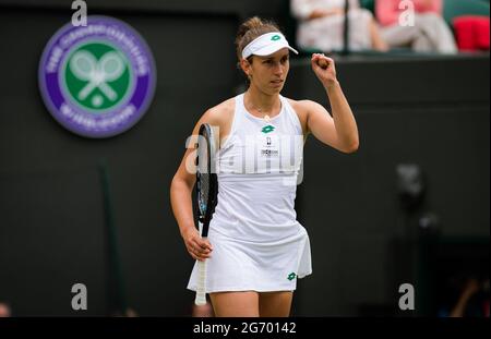 Londra, Regno Unito. 09 luglio 2021. Elise Mertens del Belgio in actin durante la semifinale doppia dei Campionati Wimbledon 2021, torneo di tennis Grand Slam il 9 luglio 2021 presso tutto l'Inghilterra Lawn Tennis e Croquet Club a Londra, Inghilterra - Photo Rob Prange / Spain DPPI / DPPI Credit: Independent Photo Agency/Alamy Live News Foto Stock