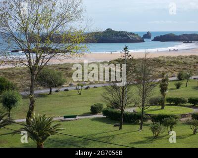 Spiaggia di Noja in Cantabria, Spagna. Litorali e città costiere nel nord della Spagna. Europa. Fotografia orizzontale. Foto Stock