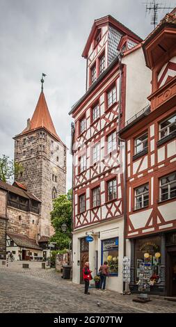 Norimberga, Germania - 17 maggio 2016: Strada nel centro storico di Norimberga Foto Stock