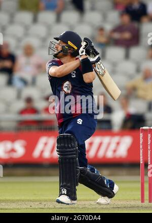 Manchester, Regno Unito. 09 luglio 2021. 9 luglio 2021; Emirates Old Trafford, Manchester, Lancashire, Inghilterra; T20 Vitality Blast Cricket, Lancashire Lightning contro Northamptonshire Steelbacks; Josh Cobb di Northamptonshire Steelbacks Credit: Action Plus Sports Images/Alamy Live News Foto Stock