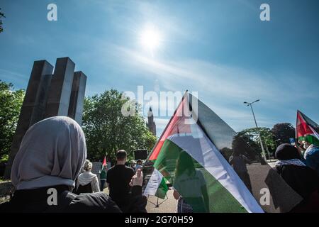 Palazzo della pace, l'Aia, Paesi Bassi. Venerdì 9 luglio, 2021. Manifestazione in occasione del 17° anniversario della Corte internazionale di giustizia di ‘- sentenza consultiva dell'ICJ che dichiara la costruzione illegale di Israele di una separazione o partizione della Cisgiordania. Il 9 luglio 2014, l'allora Segretario Generale delle Nazioni Unite Ban Ki-moon aveva chiesto di porre fine alla violenza tra israeliani e palestinesi, sette anni dopo la violenza continua, il muro si snoda ancora attraverso i territori occupati palestinesi e ancora i diritti umani palestinesi non sono praticamente esistenti. Israele ancora ig Foto Stock