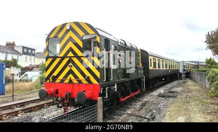 BR Classe 08 Diesel motore derivatore D3014 ' Sansone " al Sands strada incrocio ferroviario, Paignton, Devon, Inghilterra. Foto Stock