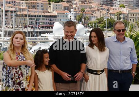 9 luglio 2021, CANNES, Francia: CANNES, FRANCIA - 09 LUGLIO: Abigail Breslin, Lilou Siauvaud, Matt Damon, Camille Cottin, Tom McCarthy partecipa alla fotocellula 'Stillwater' durante il 74a edizione del Festival del Cinema di Cannes, il 09 luglio 2021. (Immagine di credito: © Frederick InjimbertZUMA Wire) Foto Stock