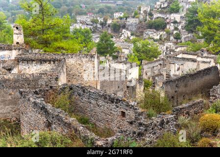 Abbandonato vecchio villaggio greco Kayakoy, Fethiye, Turchia Foto Stock