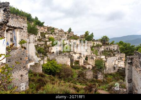 Abbandonato vecchio villaggio greco Kayakoy, Fethiye, Turchia Foto Stock