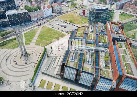 Area dei cantieri navali a Danzica e Centro europeo di solidarietà k – foto dei droni aerei Foto Stock