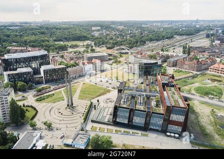 Area dei cantieri navali a Danzica e Centro europeo di solidarietà k – foto dei droni aerei Foto Stock