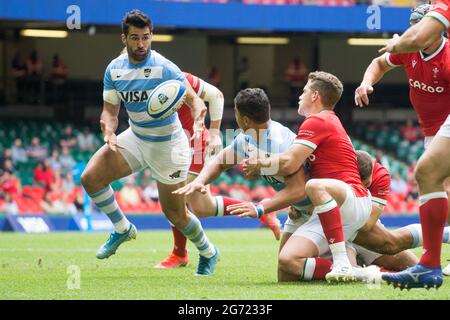 Cardiff, Regno Unito. 10 luglio : Jeronimo de la Fuente (Argentina) controlla la palla durante la partita degli internazionali estivi 2021 tra Galles e Argentina al Principato Stadium. Foto Stock