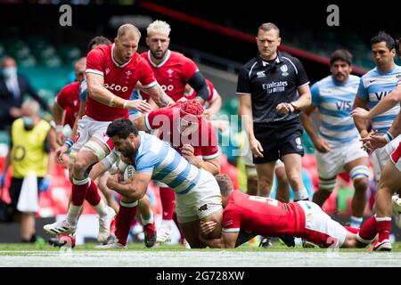 Cardiff, Regno Unito. 10 luglio : Jeronimo de la Fuente (Argentina) controlla la palla durante la partita degli internazionali estivi 2021 tra Galles e Argentina al Principato Stadium. Foto Stock